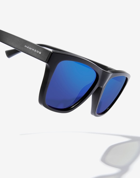 Sunglasses Hawkers ONE LS RAW - POLARIZED BLACK SLATE SKY
