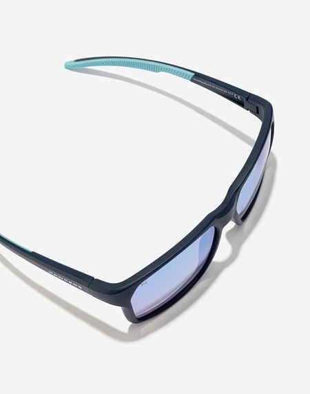 Sunglasses Hawkers TRACK - POLARIZED NAVY CLEAR BLUE