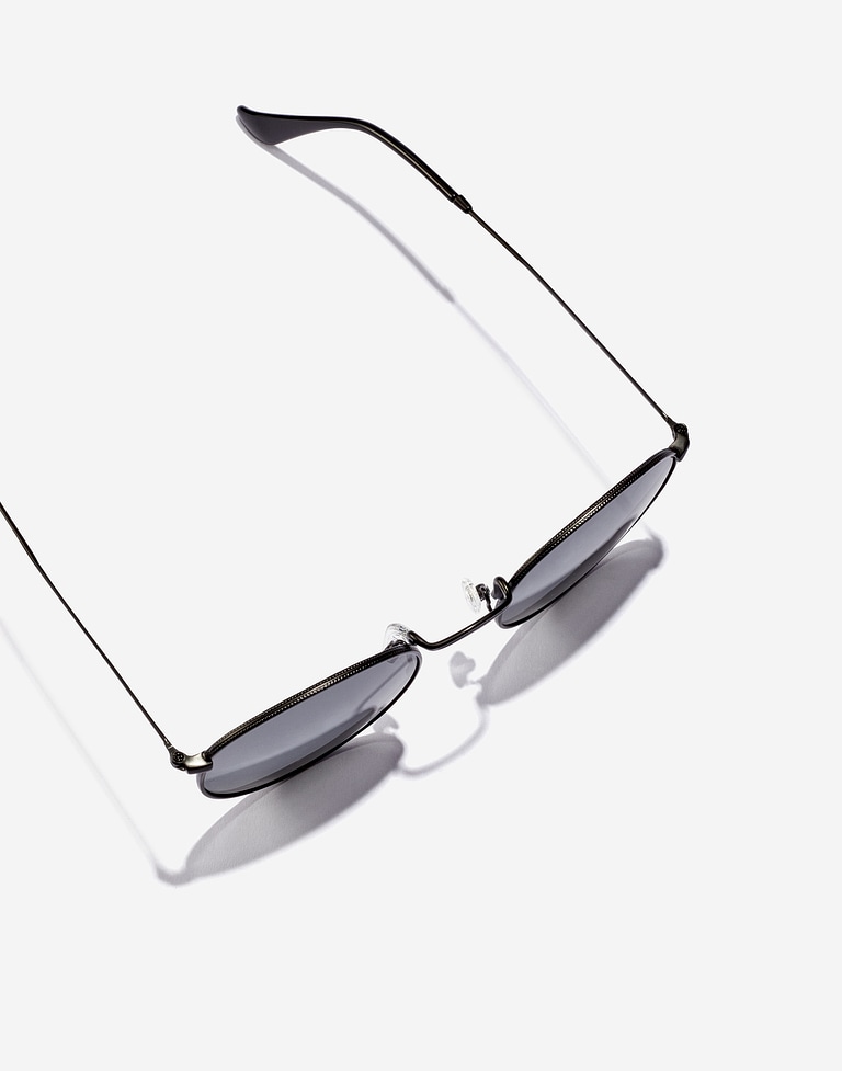 Sunglasses Hawkers MOMA MIDTOWN - POLARIZED BLACK GREY