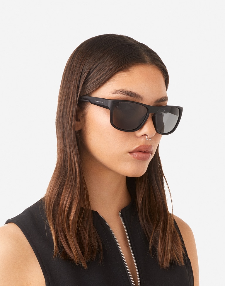 Sunglasses Hawkers GRIP - POLARIZED BLACK DARK