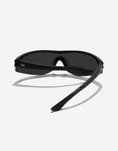 Lentes de sol Hawkers ACTIVE - POLARIZED BLACK DARK