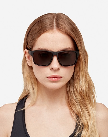 Lentes de sol Hawkers POLARIZED BLACK DARK FASTER