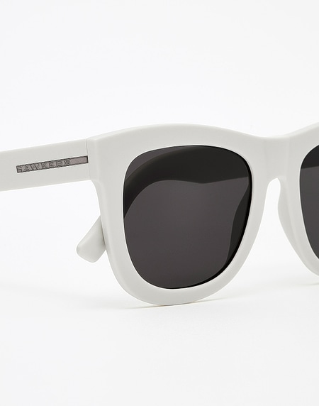 Sunglasses Hawkers CARBON WHITE SAND - DARK NOBU