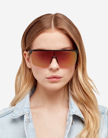 Nos Lunettes de Soleil Hawkers POLAR - CRYSTAL BLACK FUCSIA