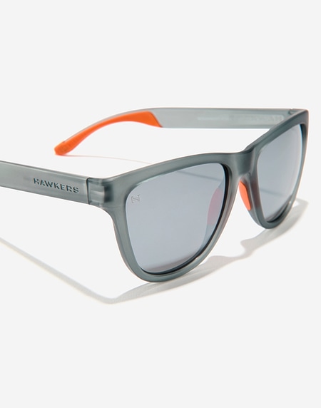 Sunglasses Hawkers ONE SPORT RAW - POLARIZED GREY SMOKE CHROME