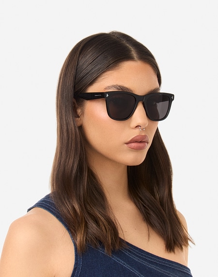 Sunglasses Hawkers ONE PAIR - POLARIZED BLACK DARK