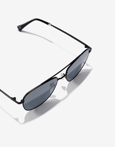 Sunglasses Hawkers BLACK DARK PILOTA