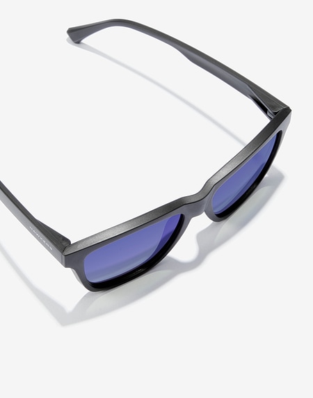 Sunglasses Hawkers ONE LS RAW - POLARIZED BLACK SLATE SKY