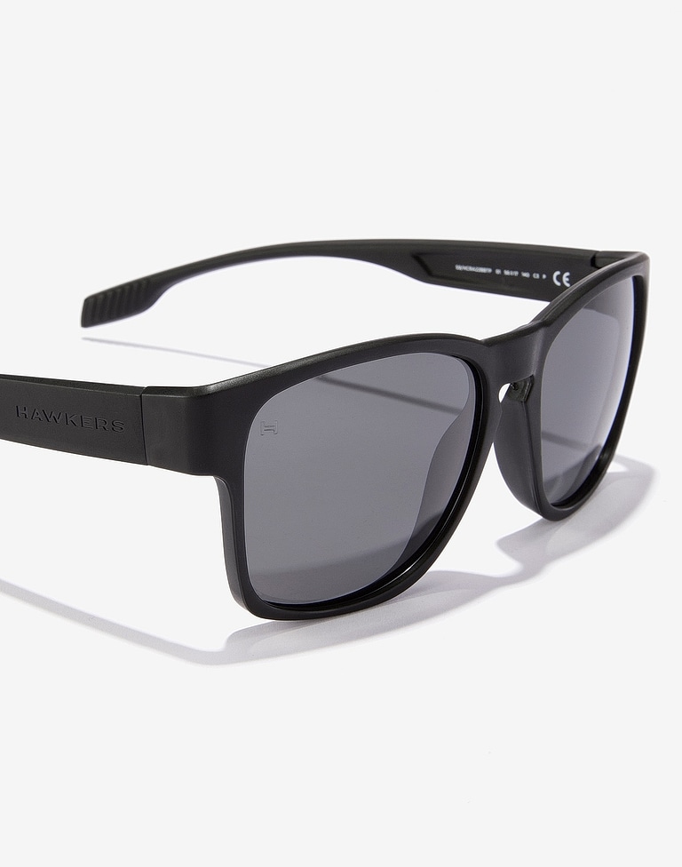 Sunglasses Hawkers CORE RAW - POLARIZED BLACK