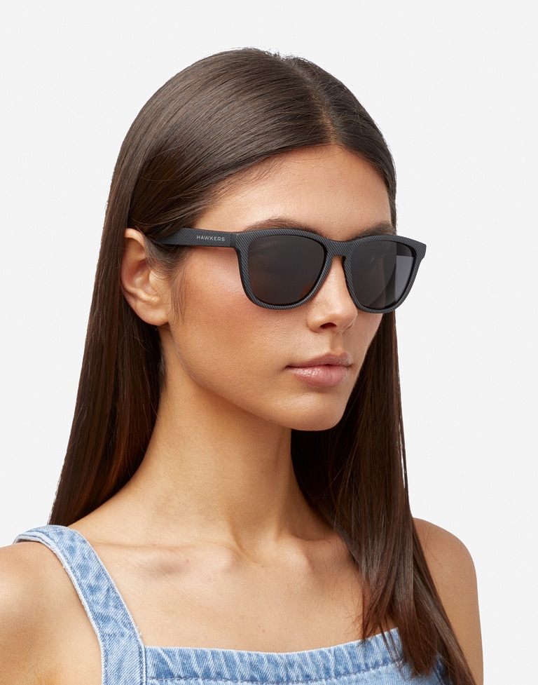 Nos Lunettes de Soleil Hawkers ONE - POLARIZED CARBONO DARK