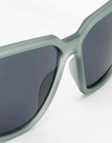 Nos Lunettes de Soleil Hawkers FROZEN GREY - DARK MOTION
