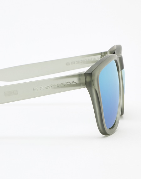 Sunglasses Hawkers FROZEN GREY - CLEAR BLUE ONE