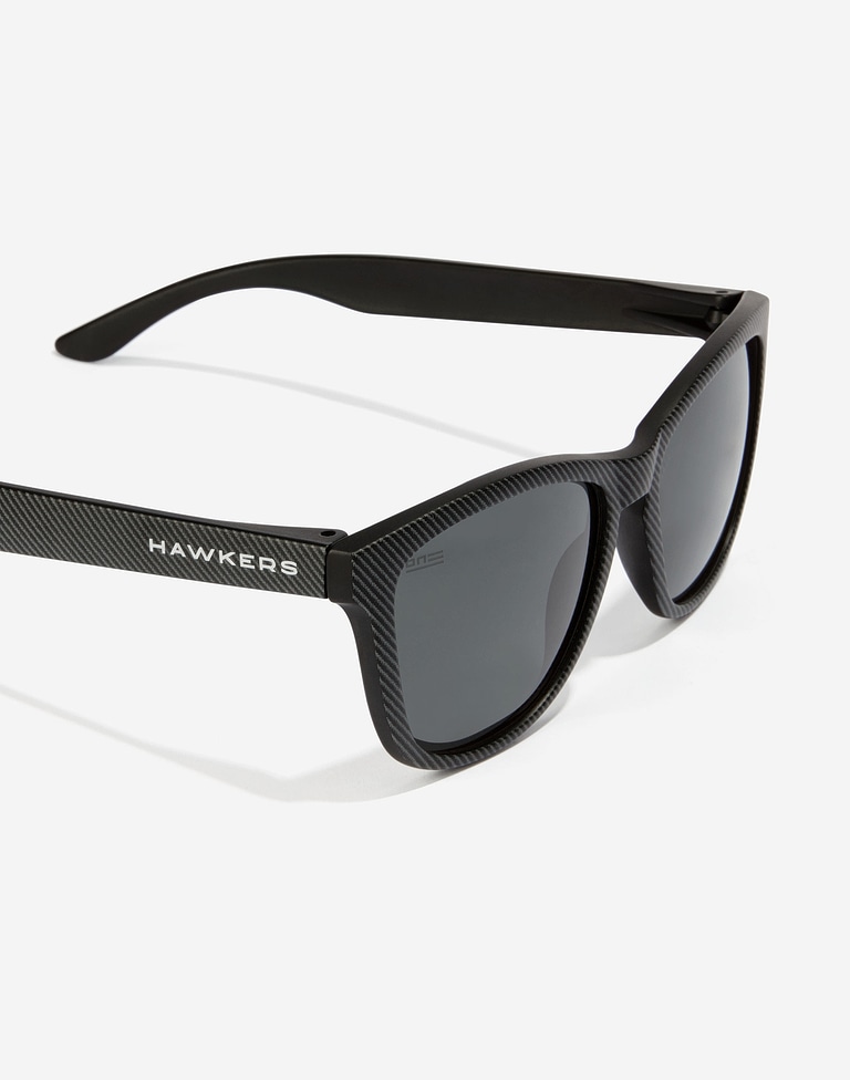 Nos Lunettes de Soleil Hawkers ONE - POLARIZED CARBONO DARK