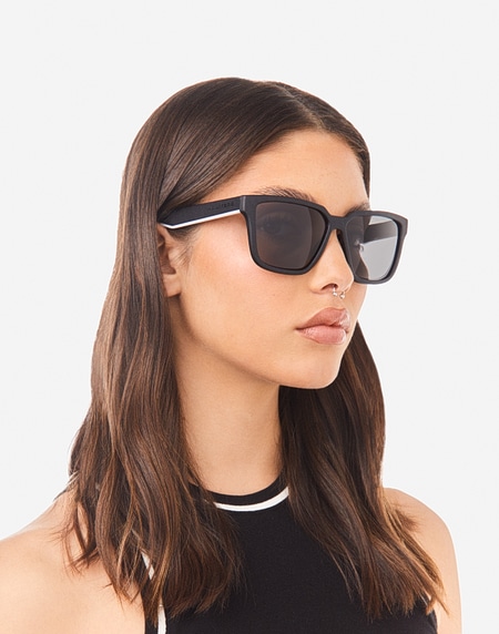 Lentes de sol Hawkers MOTION - POLARIZED BLACK DARK