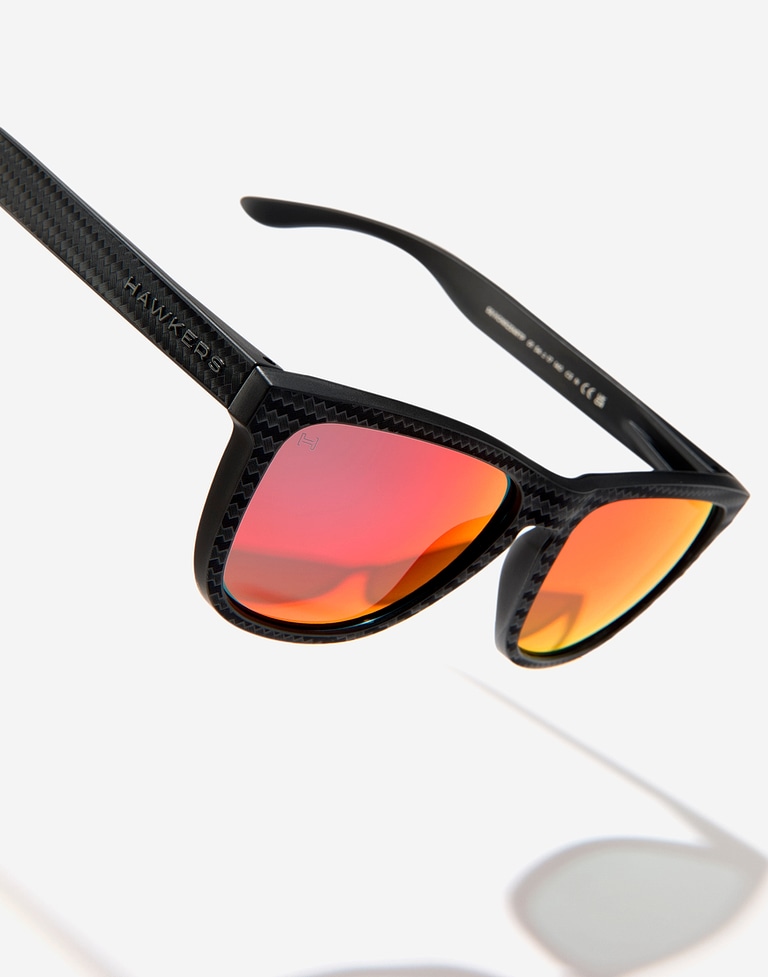 Sunglasses Hawkers ONE RAW CARBON FIBER - POLARIZED BLACK RUBY