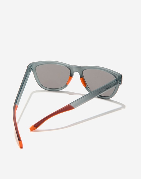 Sunglasses Hawkers ONE SPORT RAW - POLARIZED GREY SMOKE CHROME