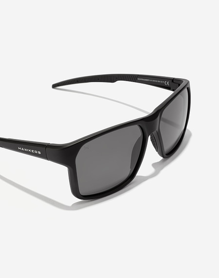 Lentes de sol Hawkers TRACK - POLARIZED BLACK DARK