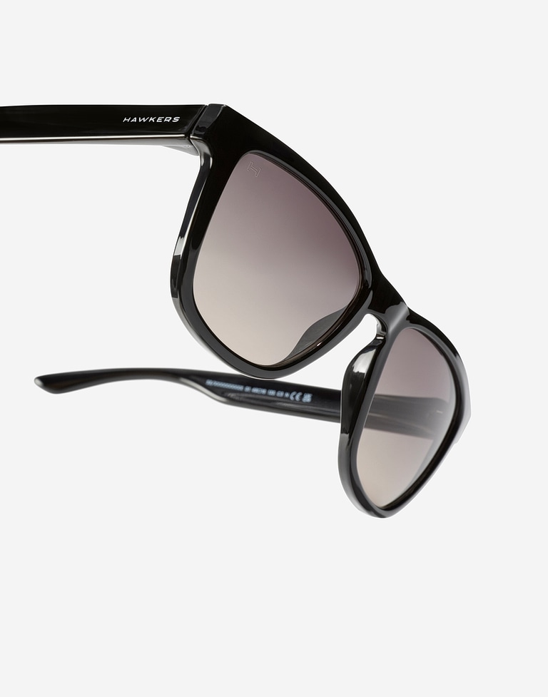 Sunglasses Hawkers ONE XS - BLACK SMOKY BLACK