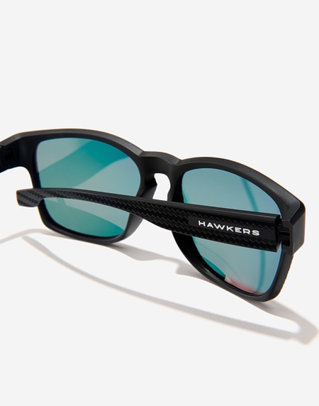 Lentes de sol Hawkers CORE RAW CARBON FIBER - POLARIZED BLACK RUBY