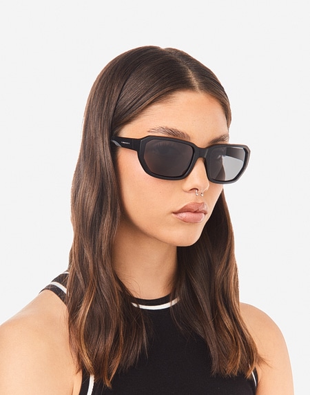 Sunglasses Hawkers BOLT - POLARIZED BLACK DARK