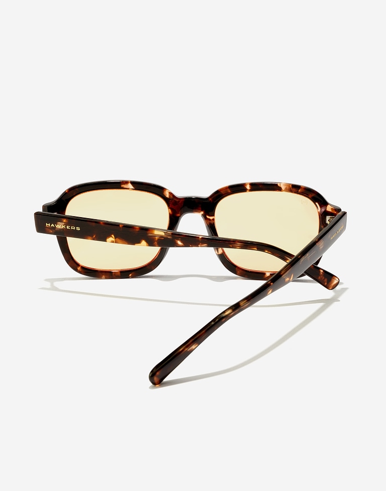 Sunglasses Hawkers TWIST - BEIGE CAREY YELLOW