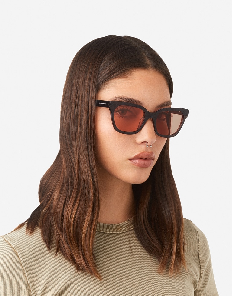 Sonnenbrille Hawkers OASIS - DARK GREY SANDSTONE