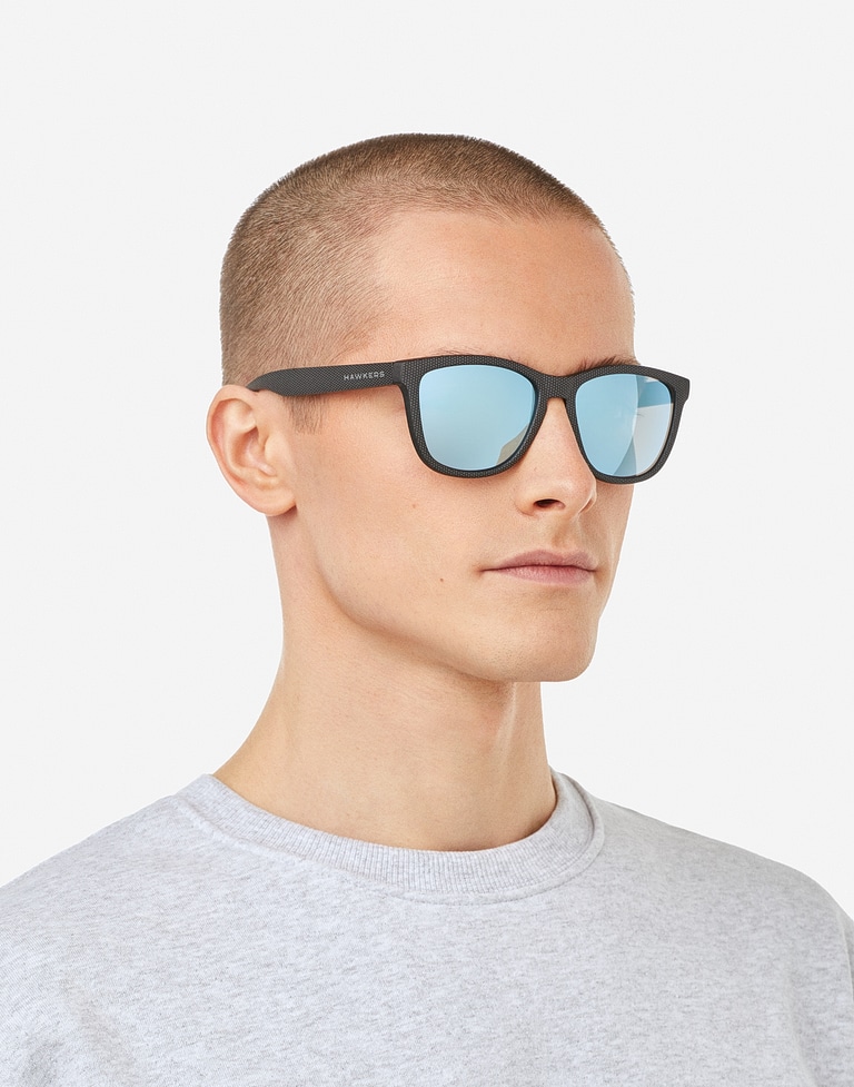 Lentes de sol Hawkers CARBONO SPOTTED BLUE CHROME ONE