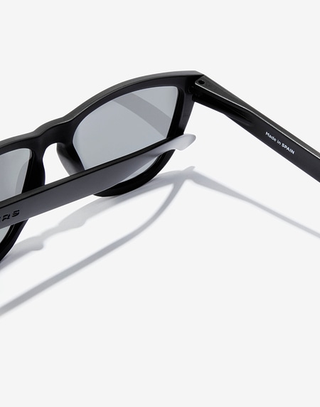 Sunglasses Hawkers ONE RAW - POLARIZED BLACK CHROME