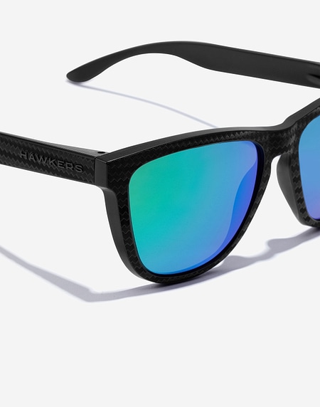 Nos Lunettes de Soleil Hawkers ONE RAW CARBON FIBER - POLARIZED EMERALD