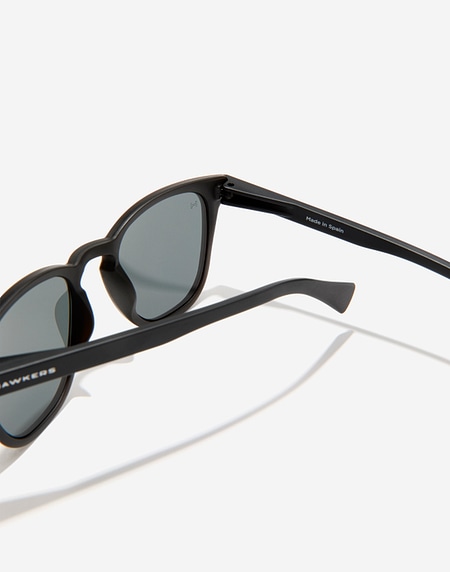 Nos Lunettes de Soleil Hawkers CLASSY RAW - BLACK DARK