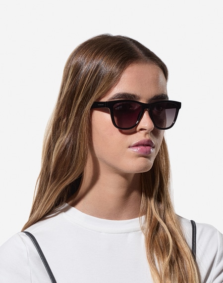 Sunglasses Hawkers ONE XS - BLACK SMOKY BLACK