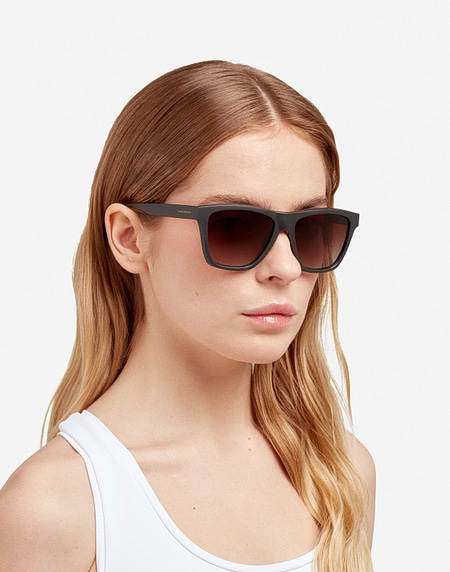 Sunglasses Hawkers ONE LS RAW - POLARIZED BLACK SLATE WOLF