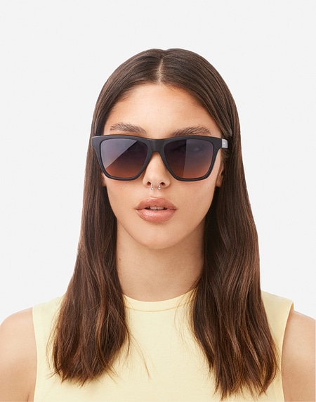 Sunglasses Hawkers ONE LS RAW - BLACK BLUE TO PEACH