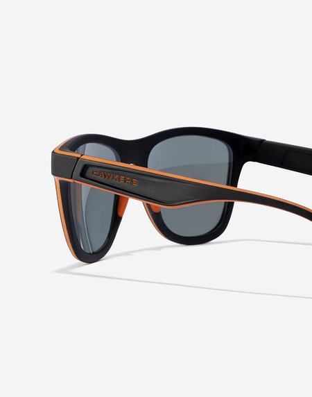 Nos Lunettes de Soleil Hawkers 42 SKY ONE SPORT