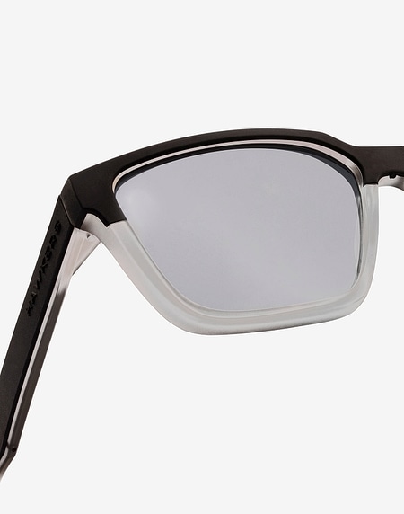 Sunglasses Hawkers BLACK FROZEN GREY - CHROME MOTION S STRONG