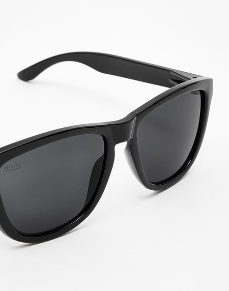 Sunglasses Hawkers DIAMOND BLACK - DARK ONE