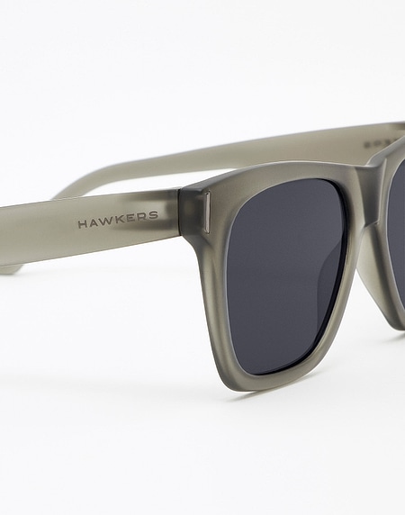 Gafas de sol Hawkers FROZEN GREY - DARK SUNSET