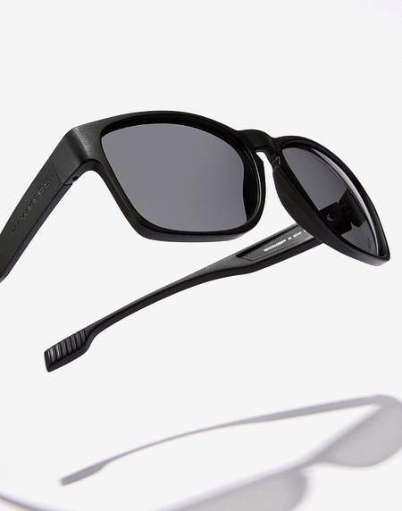 Sunglasses Hawkers CORE RAW - POLARIZED BLACK