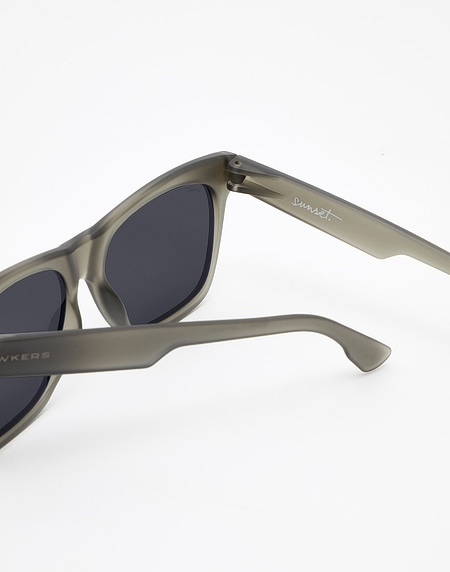 Gafas de sol Hawkers FROZEN GREY - DARK SUNSET