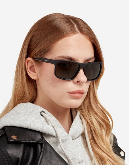 Sunglasses Hawkers COMANECI - POLARIZED BLACK DARK
