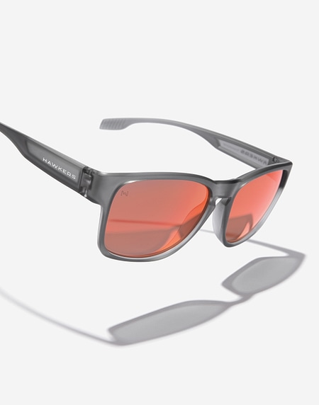 Nos Lunettes de Soleil Hawkers CORE RAW - POLARIZED GREY RUBY
