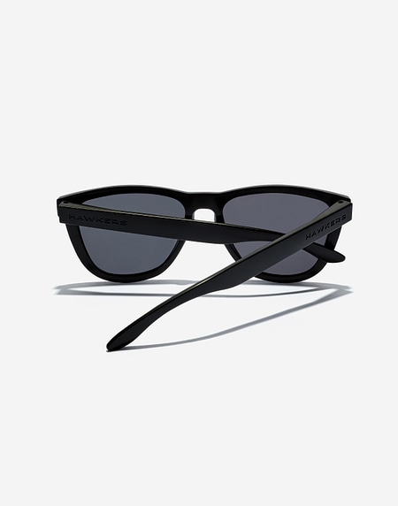 Sunglasses Hawkers ONE RAW - POLARIZED BLACK DARK