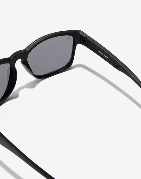 Sunglasses Hawkers CORE RAW - POLARIZED BLACK