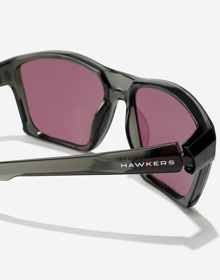 Nos Lunettes de Soleil Hawkers SHARK - BLACK GRAPE