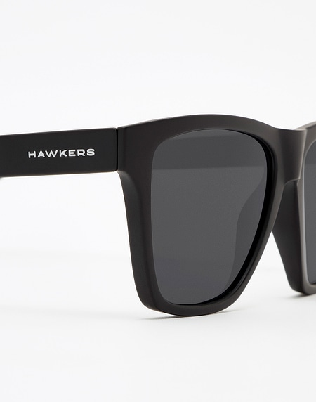 Sunglasses Hawkers POLARIZED CARBON BLACK - DARK ONE LS