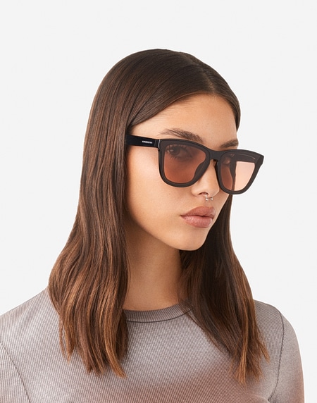 Nos Lunettes de Soleil Hawkers DOWNTOWN MAX - BLACK GREY TO PINK