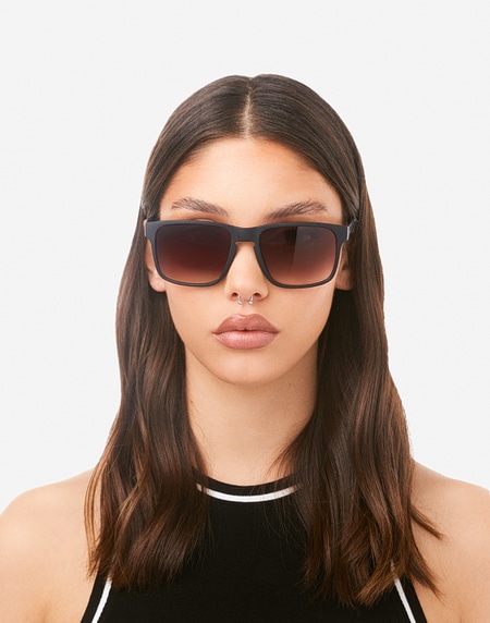 Nos Lunettes de Soleil Hawkers PEAK METAL - BLACK SMOKY BROWN