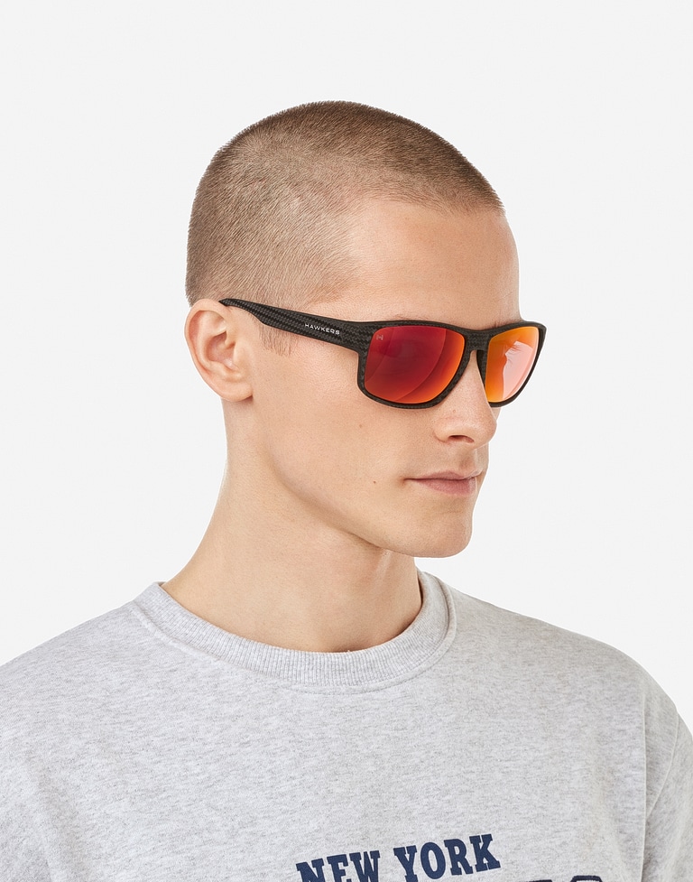 Sonnenbrille Hawkers FASTER RAW CARBON FIBER - BLACK RUBY