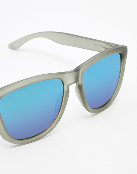 Lentes de sol Hawkers FROZEN GREY - SKY ONE