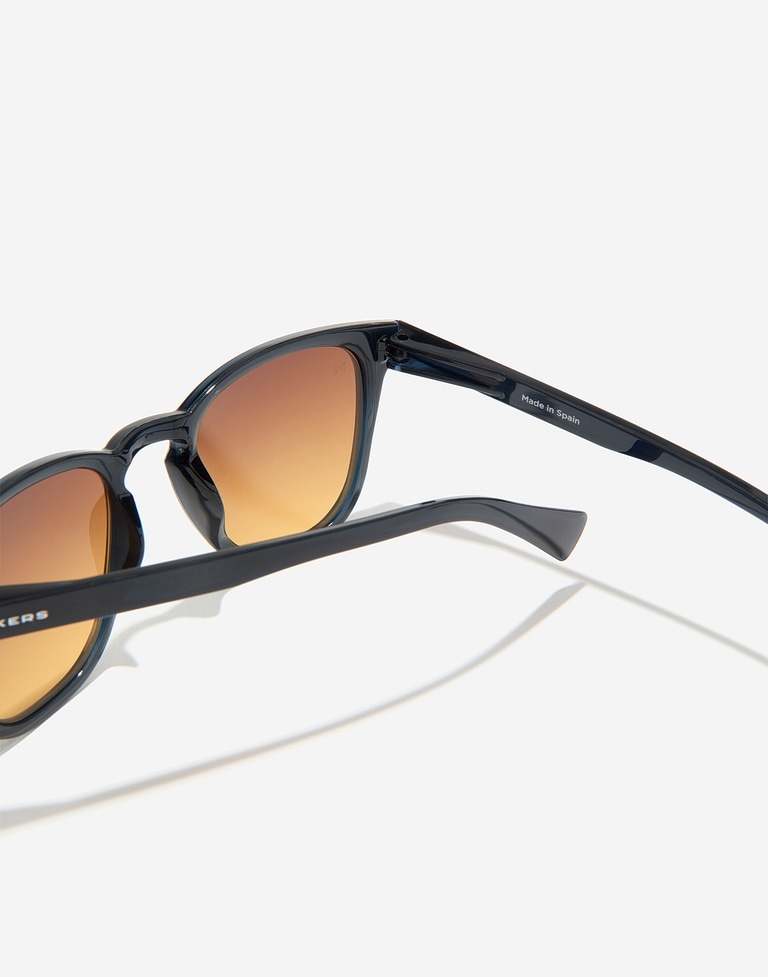 Nos Lunettes de Soleil Hawkers CLASSY RAW - LAKE BLUE TOBACCO